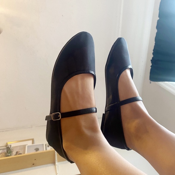 NIB (New in box) Black Mesh Mary Jane Flats - Picture 2 of 5